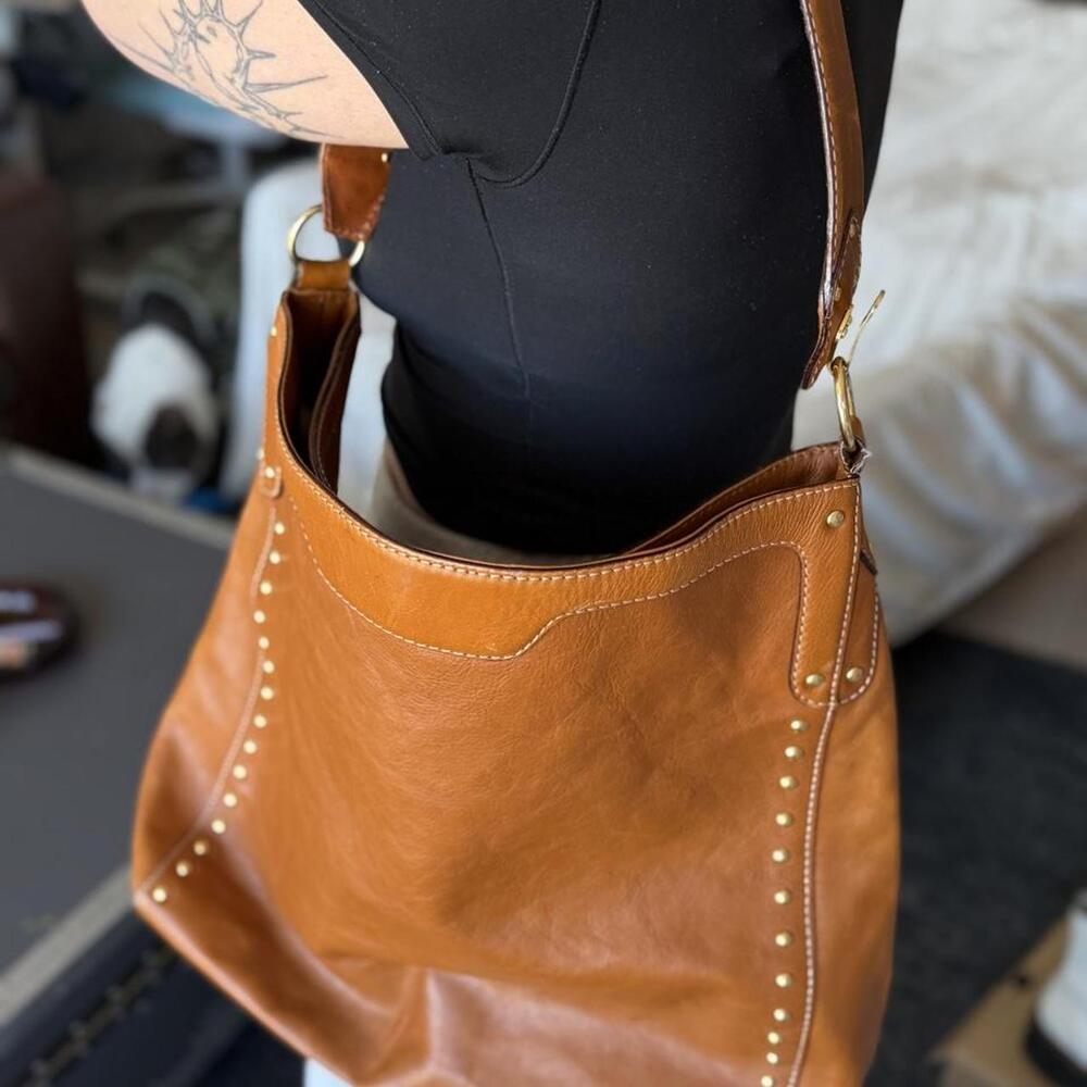 Classic HUGE Michael Kors Astor hobo bag in soft tan leather with signature gold - Picture 8 of 8